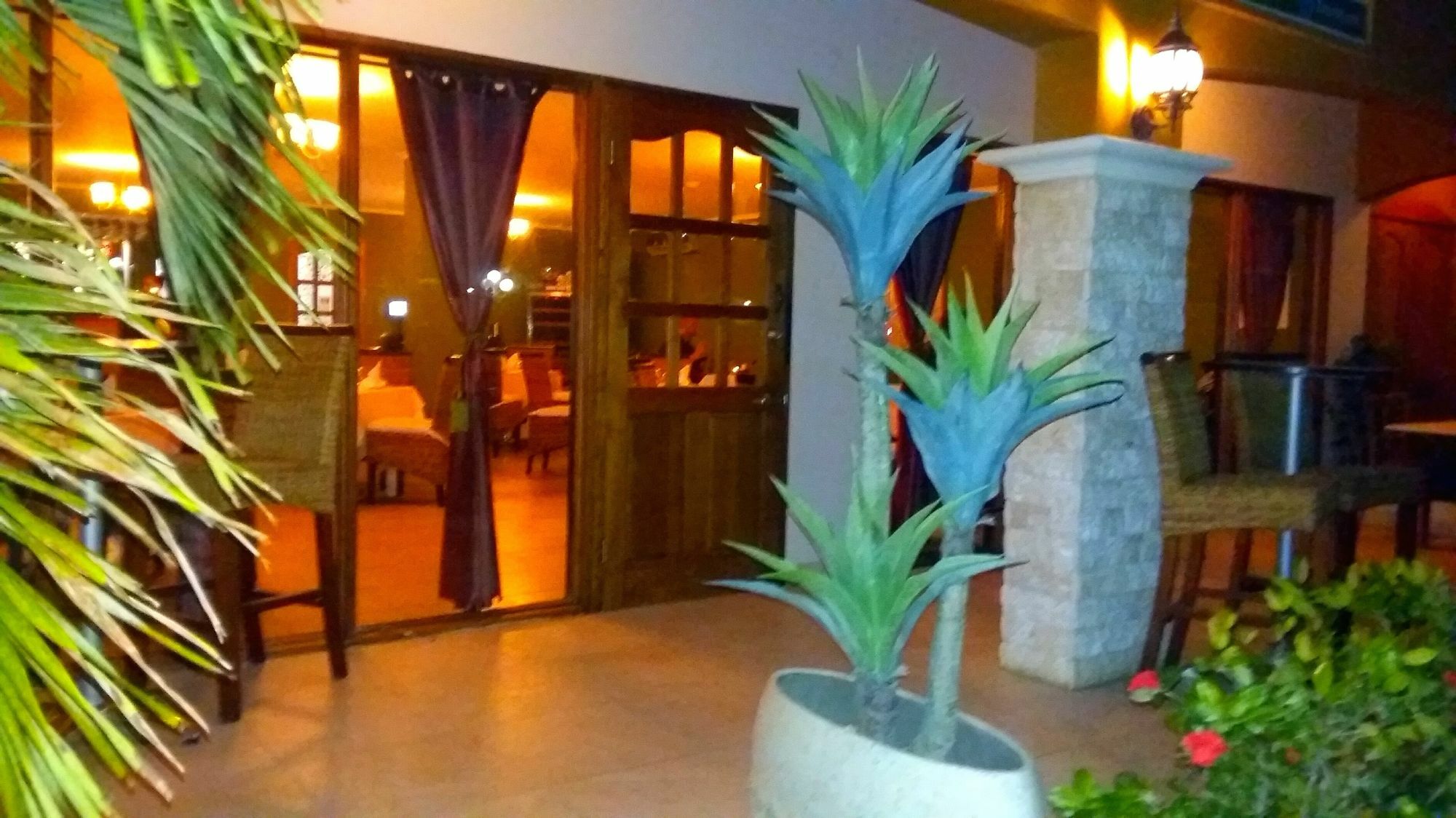 Dorado Eagle Beach Hotel Oranjestad Exterior photo